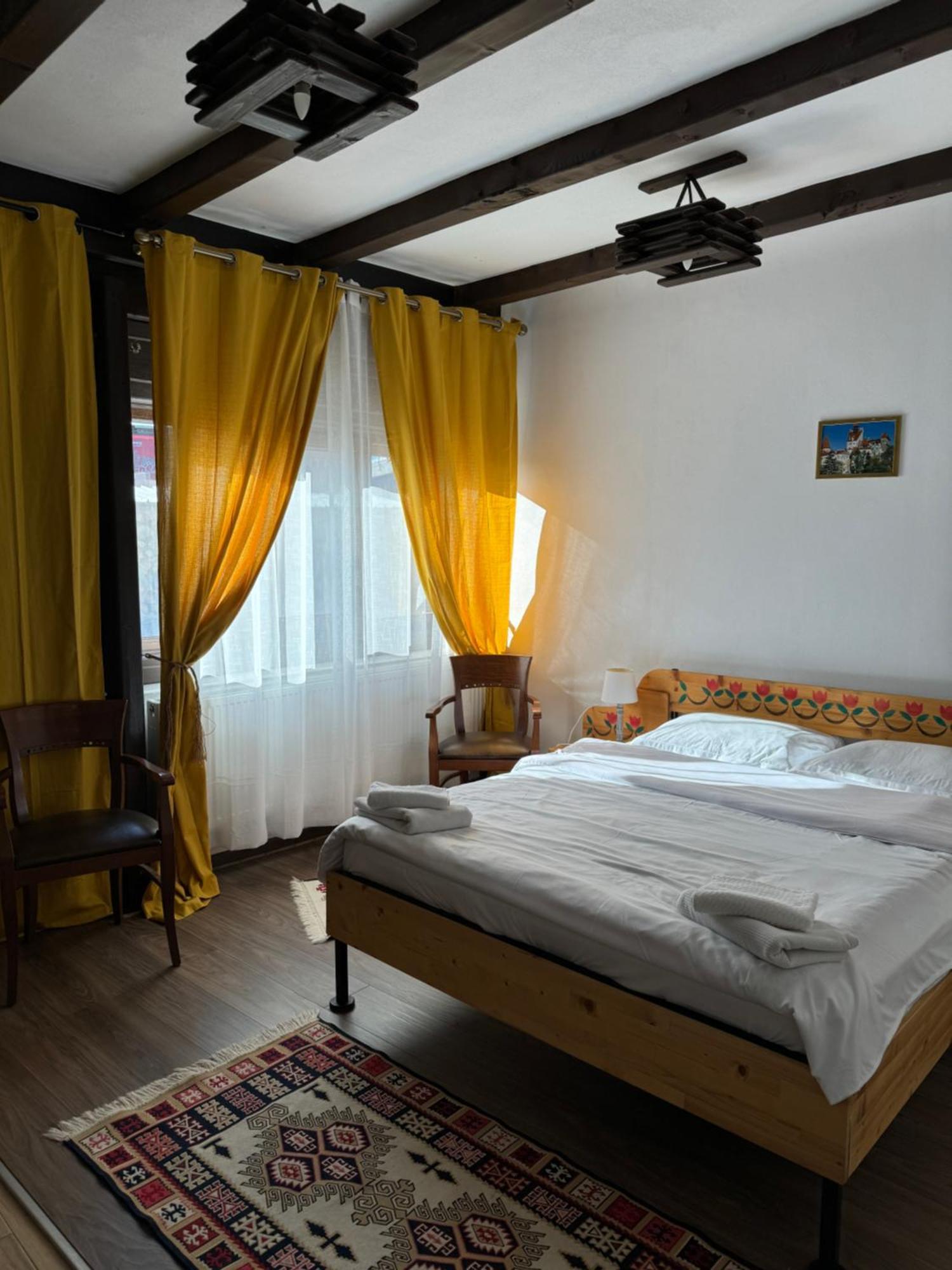 Conacul Lui Patrick Hotel Poenari Exterior photo